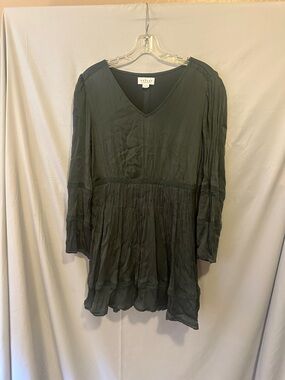 Velvet by Graham & Spencer Olive V-Neck Tiered Long-Sleeve Dress